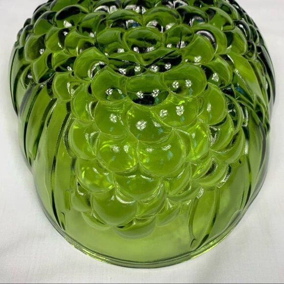 Vintage 1970’s Indiana Glass Avocado Green Grape Cluster Fruit Salad Bowl - Picture 5 of 12